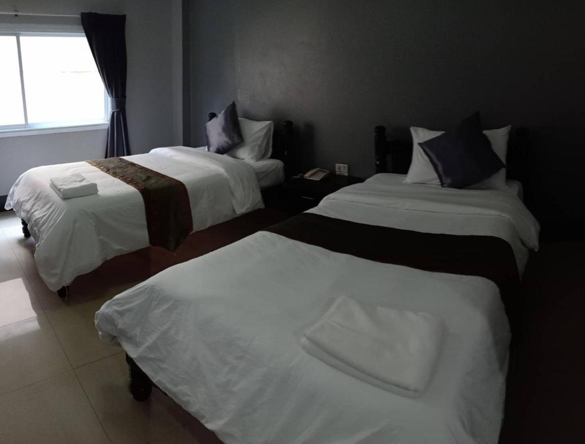 Submukda Phoomplace Hotel Мукдахан Екстер'єр фото
