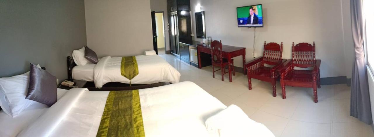 Submukda Phoomplace Hotel Мукдахан Екстер'єр фото
