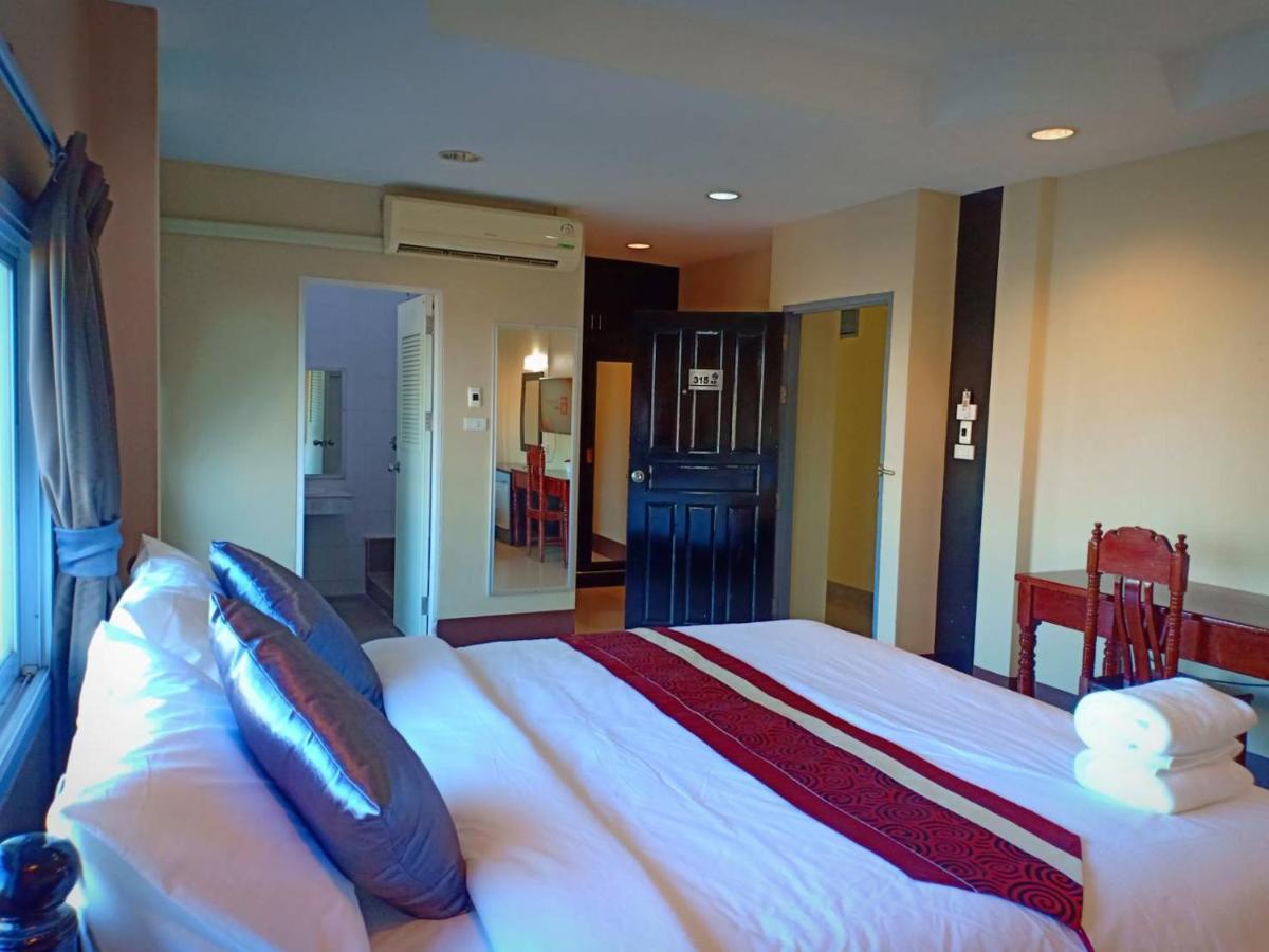 Submukda Phoomplace Hotel Мукдахан Екстер'єр фото
